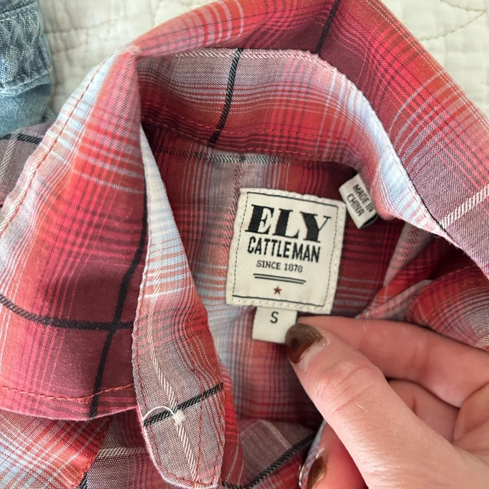 GAP vibrant red